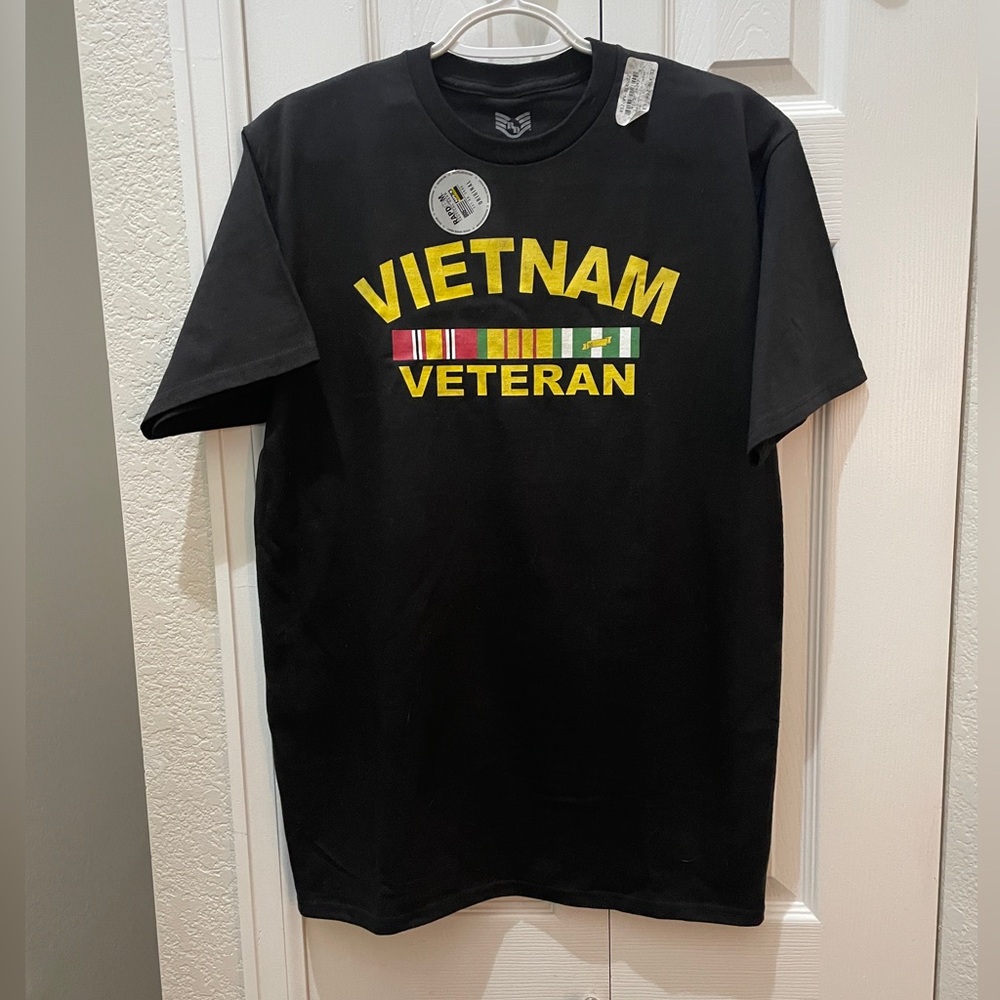🦋Vietnam Veteran Black Tee. New

Never worn